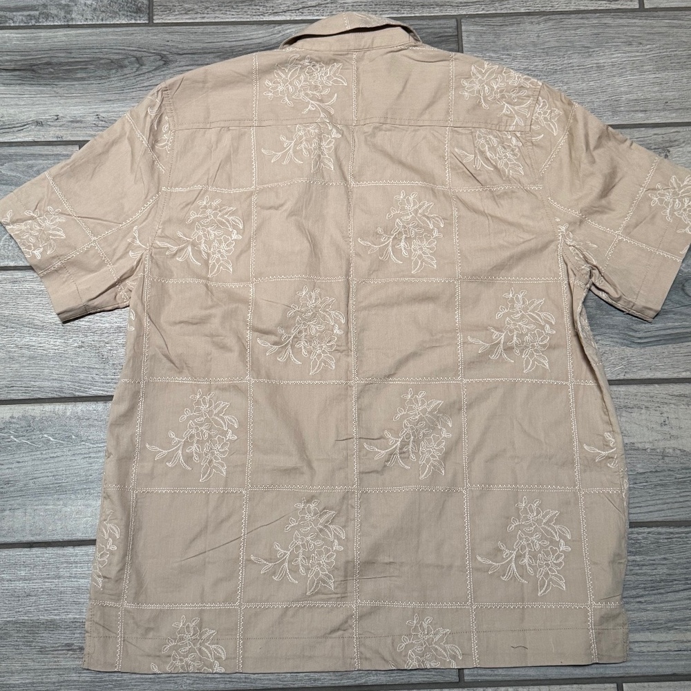 BDG beige NWT embroidered windowpane flower men m short sleeve button up - Picture 4 of 4